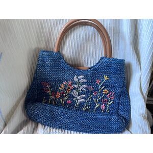 Vintage 1980's Blue Woven Purse with Embroidered Flowers Faux Leather Handle